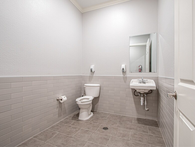 More Photos Of 2250 Pool Rd, Grapevine Office Residential For Sale