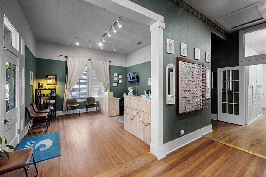 More Photos Of 515 E Court St, Seguin Office Residential For Lease