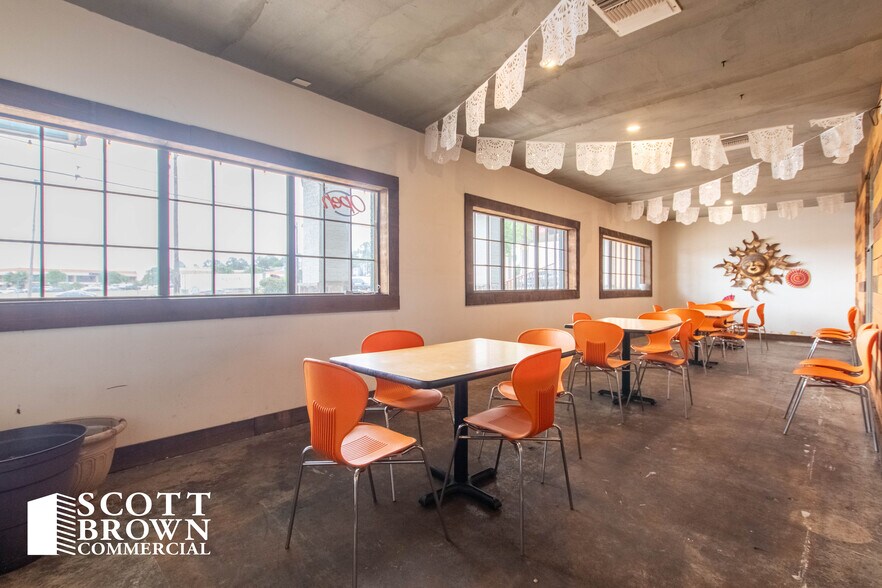 More Photos Of 820 S Interstate 35 E, Denton General Retail For Lease
