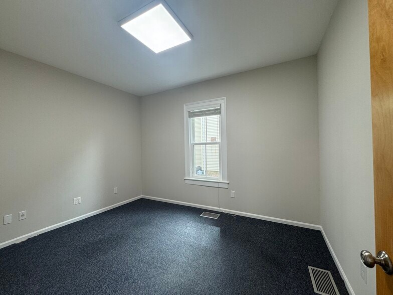 More Photos Of 9 Berkeley St, Norwalk Office Residential For Lease