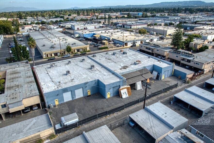 More Photos Of 8023-8033 Remmet Ave, Canoga Park Light Manufacturing For Lease