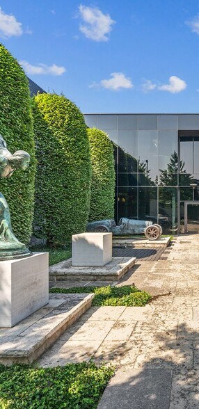 More Photos Of 1325 Lawrence Ave E, Toronto Showroom For Lease