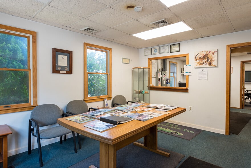 More Photos Of 7 Colonel Dr, Bourne Auto Repair For Sale