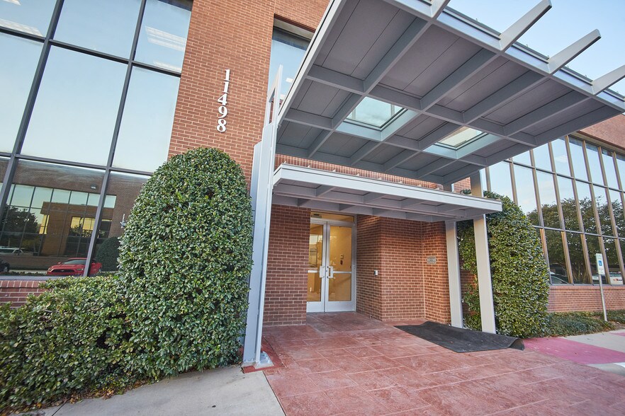 More Photos Of 11498 Luna Rd, Farmers Branch Office For Lease