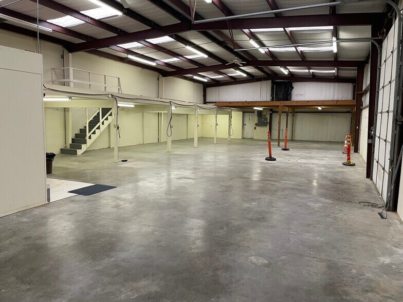More Photos Of 3013-3017 Ramona Dr, Fort Worth Warehouse For Lease
