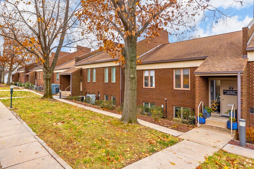 More Photos Of 401 E Jefferson St, Rockville Medical For Lease