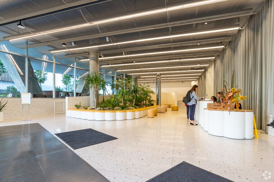 More Photos Of 1800 Owens St, San Francisco Office For Lease