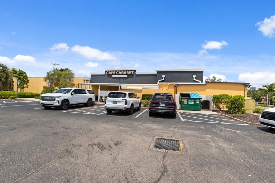 More Photos Of 4725 Vincennes Blvd, Cape Coral Restaurant For Sale
