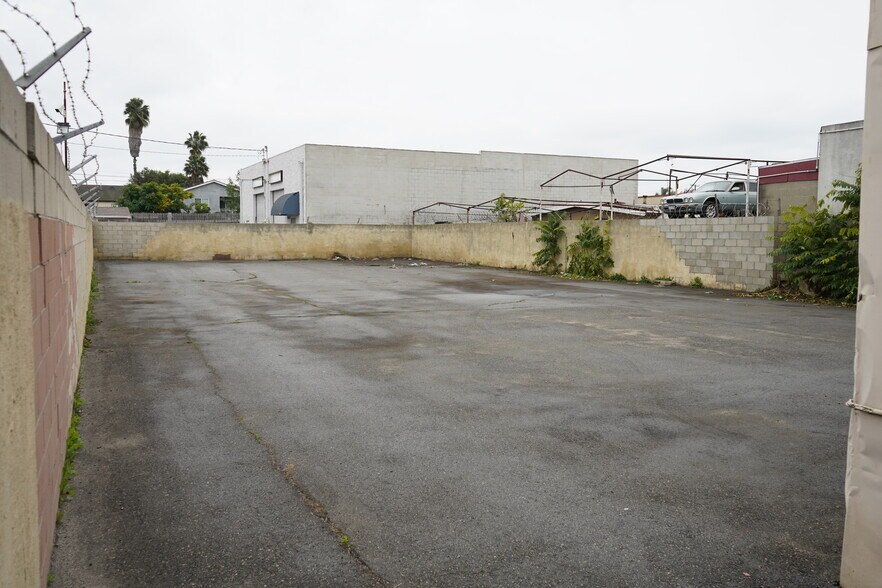 More Photos Of 12408 Carson St, Hawaiian Gardens Industrial For Lease
