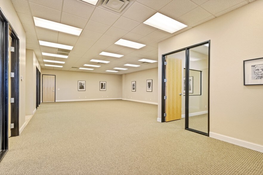 More Photos Of 7655 E Redfield Rd, Scottsdale Light Distribution For Lease