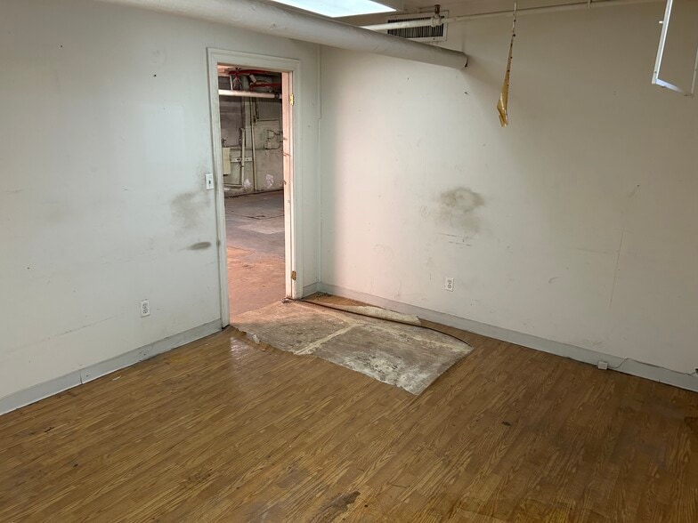 More Photos Of 6924 49th Ave, Woodside Medical For Lease