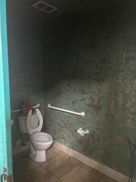 More Photos Of 1318 Federal Hwy, Hollywood Storefront For Lease