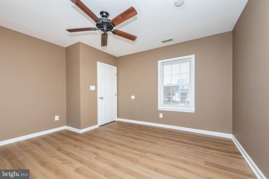More Photos Of 4021 Barrington Rd, Baltimore Flex For Sale