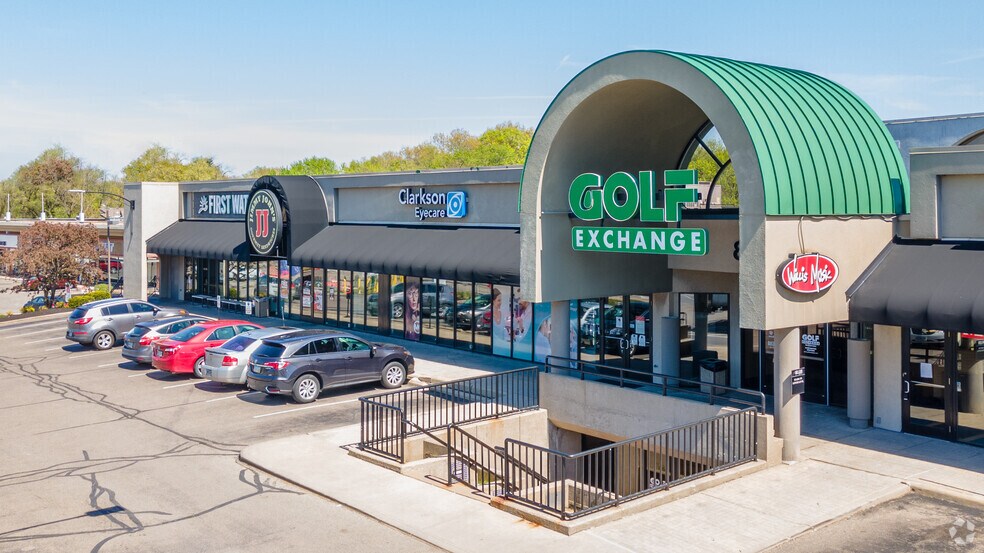 More Photos Of 8110-8118 Montgomery Rd, Cincinnati Unknown For Lease