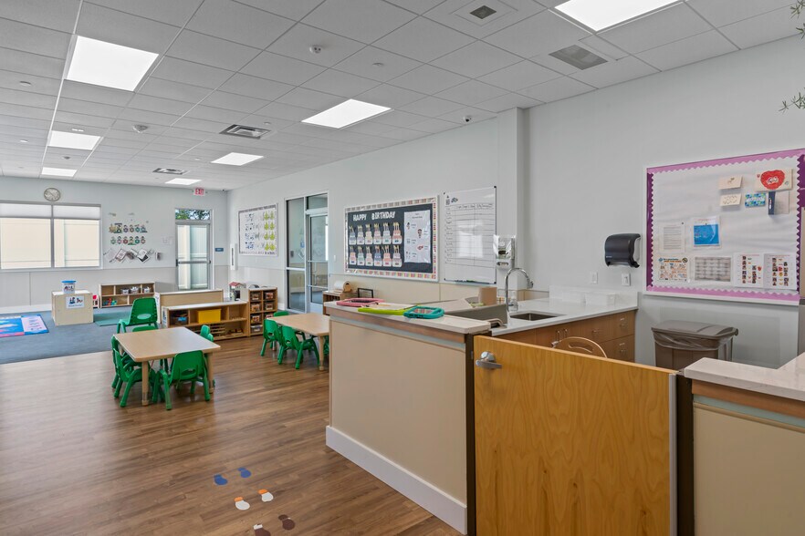 More Photos Of 42525 Tall Cedars Pkwy, Chantilly Schools For Lease