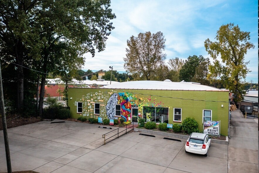 Primary Photo Of 720 Tuckaseegee Rd, Charlotte Showroom For Lease