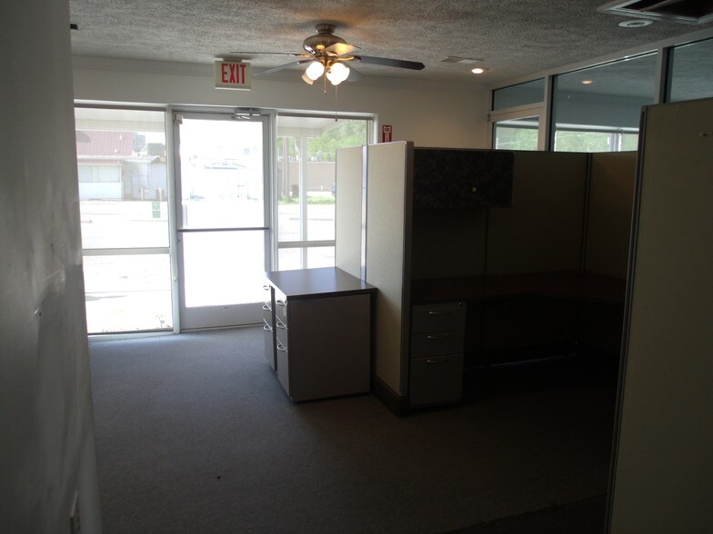 More Photos Of 1000 Elm St, Fulton Freestanding For Sale