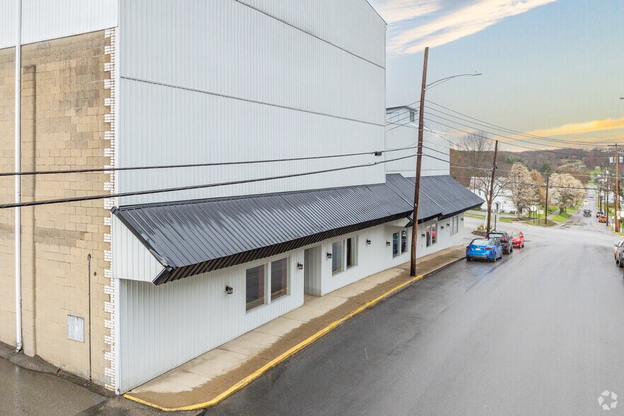 More Photos Of 103 W Slippery Rock St, Chicora Freestanding For Sale