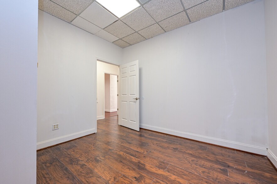 More Photos Of 5625 Cypress Creek Pky, Houston Office For Sale