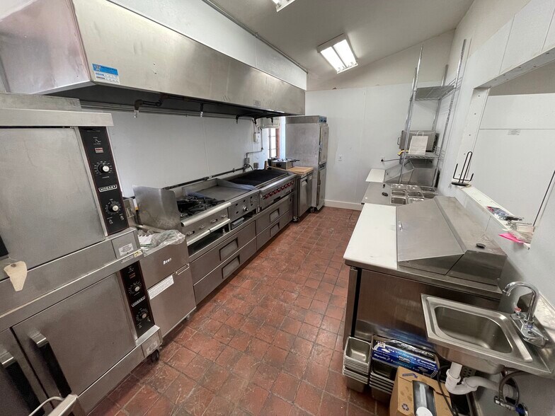 More Photos Of 18088 Highway 395, Lakeview Hospitality For Sale