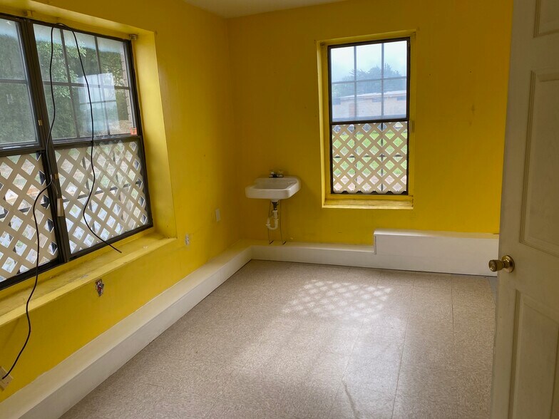 More Photos Of 1811 S Gloster St, Tupelo Daycare Center For Lease