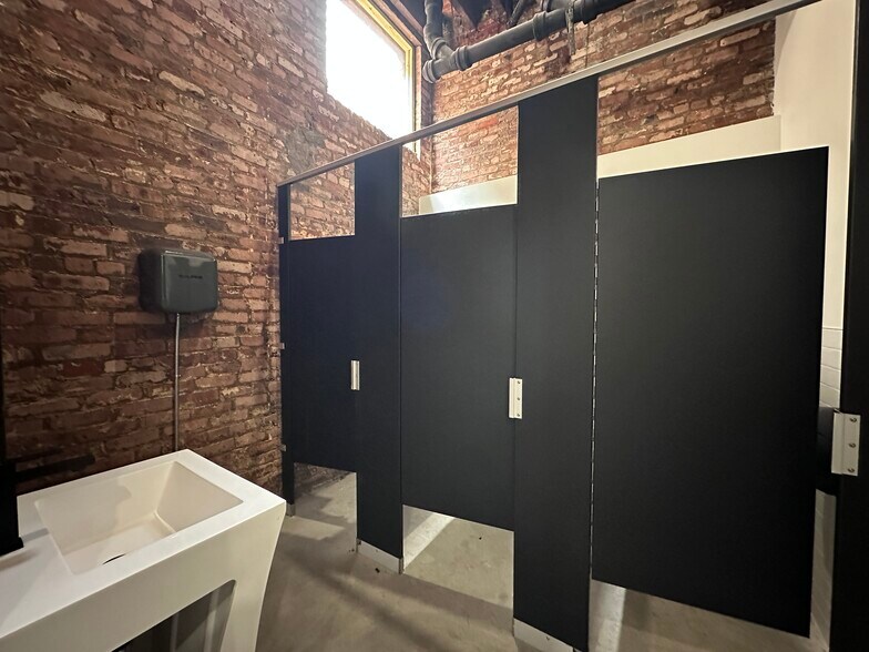 More Photos Of 195 Morgan Ave, Brooklyn Loft Creative Space For Lease