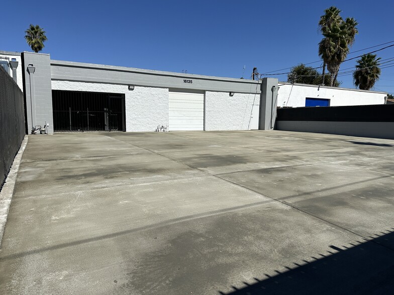 Primary Photo Of 16135 Wyandotte St, Van Nuys Warehouse For Lease