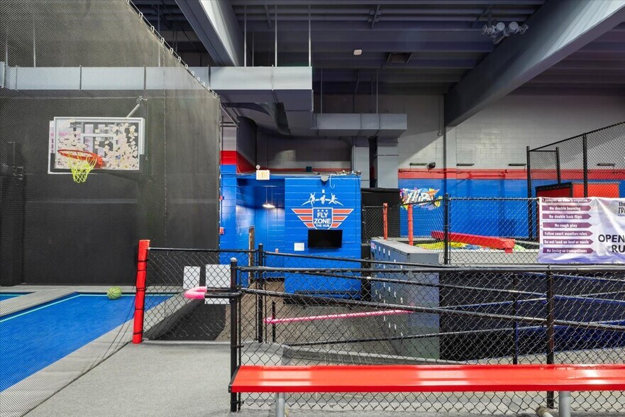 More Photos Of 7 S 4th St, Council Bluffs Health Club For Sale