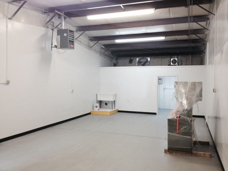 More Photos Of 5644 Shattalon Dr, Winston-Salem Warehouse For Lease