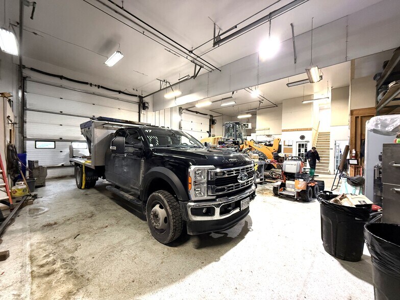 More Photos Of 218 Lockhart Rd, Barrie Service For Sale