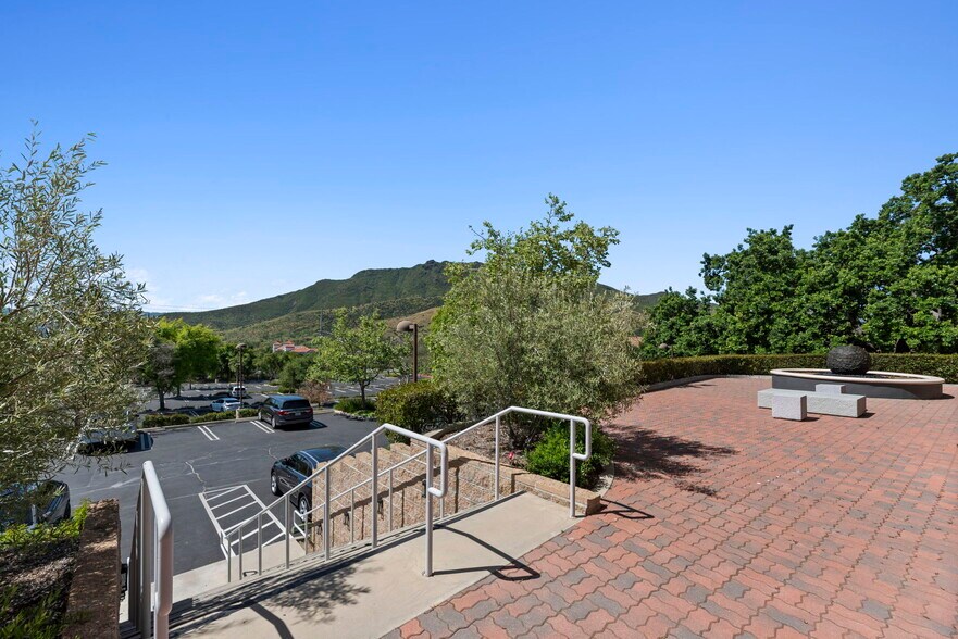 More Photos Of 29219 Canwood St, Agoura Hills Office For Sale