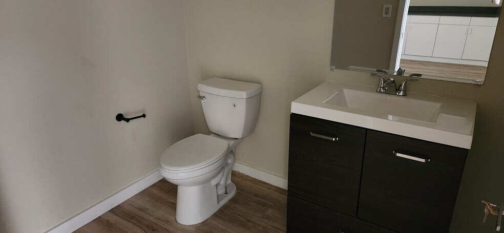 More Photos Of 6870 Spring Mountain Rd, Las Vegas Storefront Retail Office For Lease
