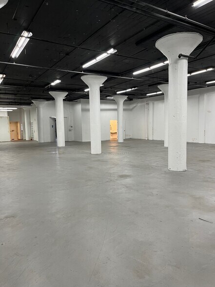 More Photos Of 1922 E 7th Pl, Los Angeles Light Manufacturing For Lease