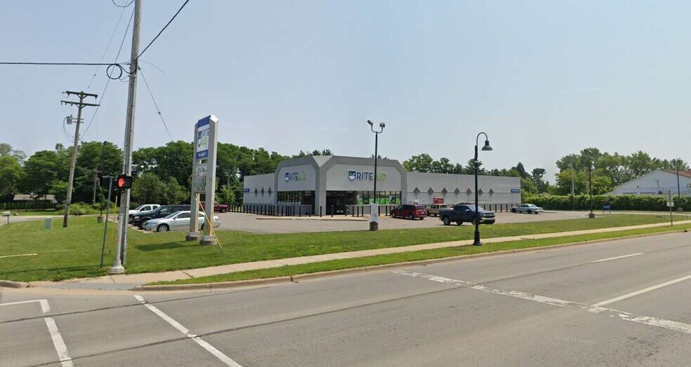 More Photos Of 5280 N US-23 Hwy, Oscoda Drugstore For Sale