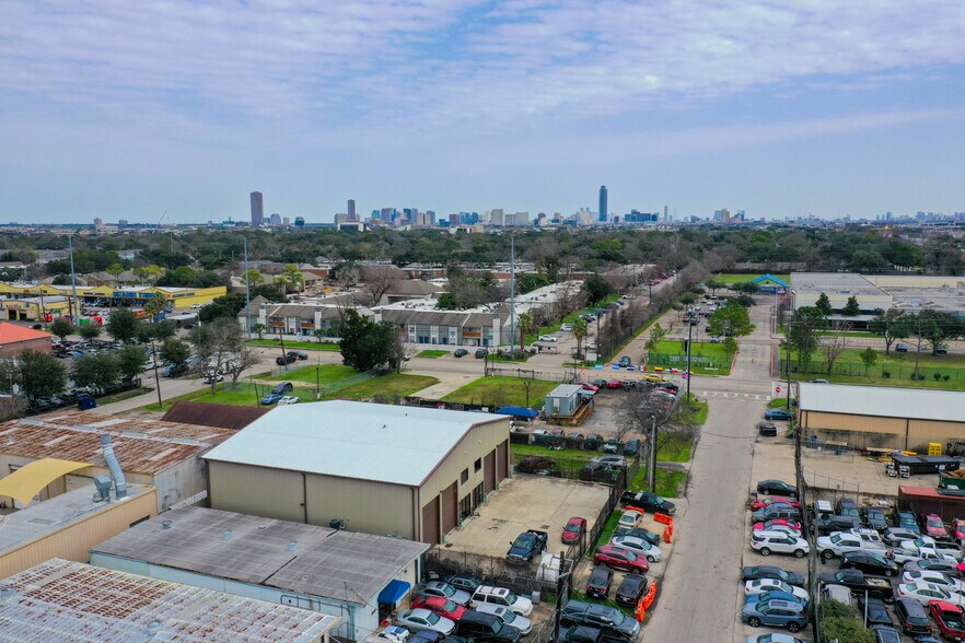 More Photos Of 8614 Pagewood Ln, Houston Warehouse For Sale