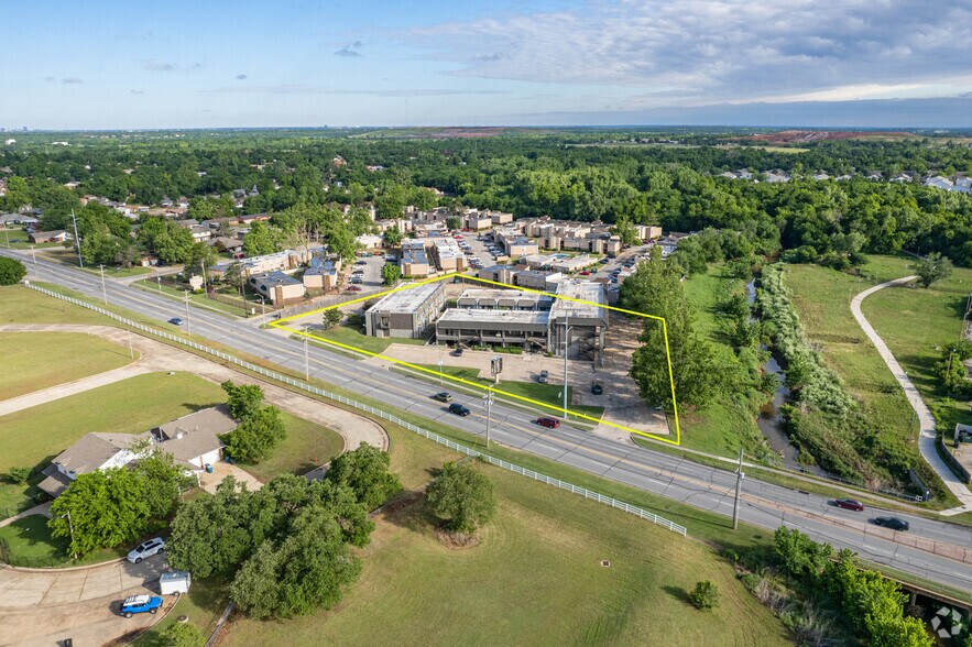 More Photos Of 7901 NE 10th St, Midwest City Office For Sale