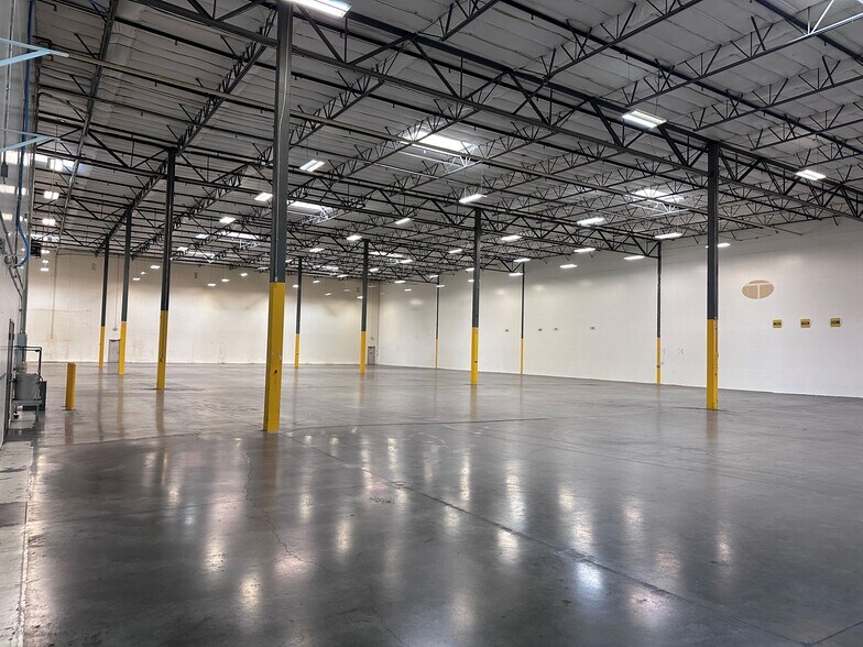 More Photos Of 5220-5232 NE 152nd Pl, Portland Warehouse For Lease
