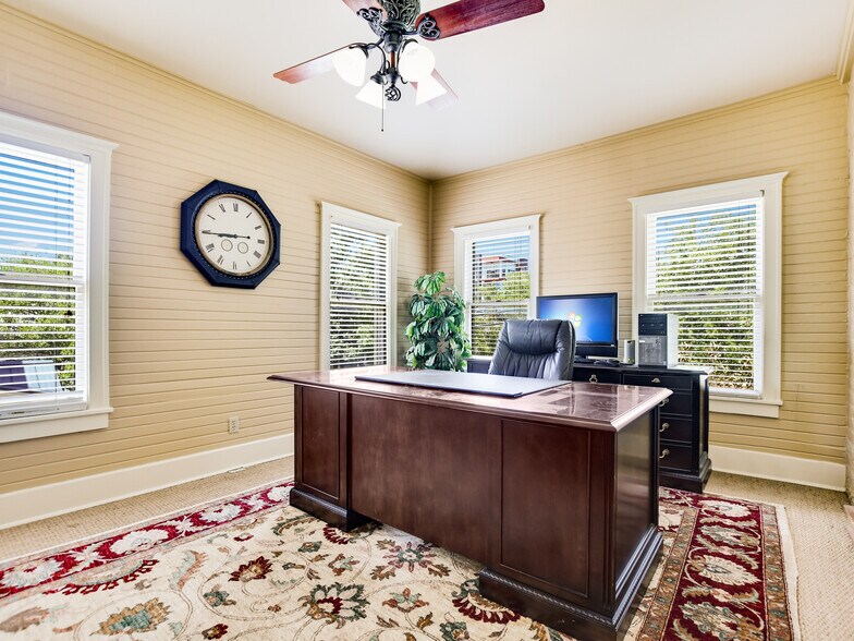 More Photos Of 1008 West Ave, Austin Unknown For Lease