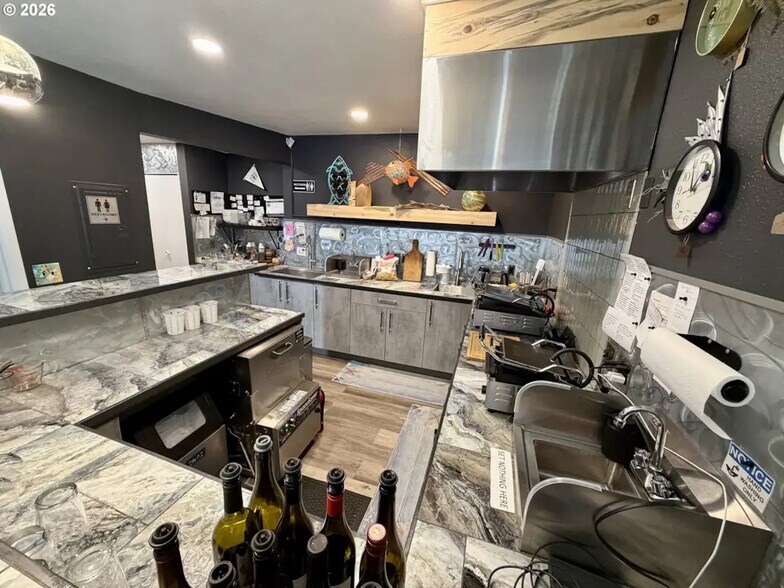 More Photos Of 404 Garibaldi (Hwy 101), Garibaldi General Retail For Sale