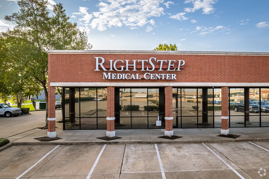 More Photos Of 11925 Southwest Fwy, Stafford Unknown For Lease