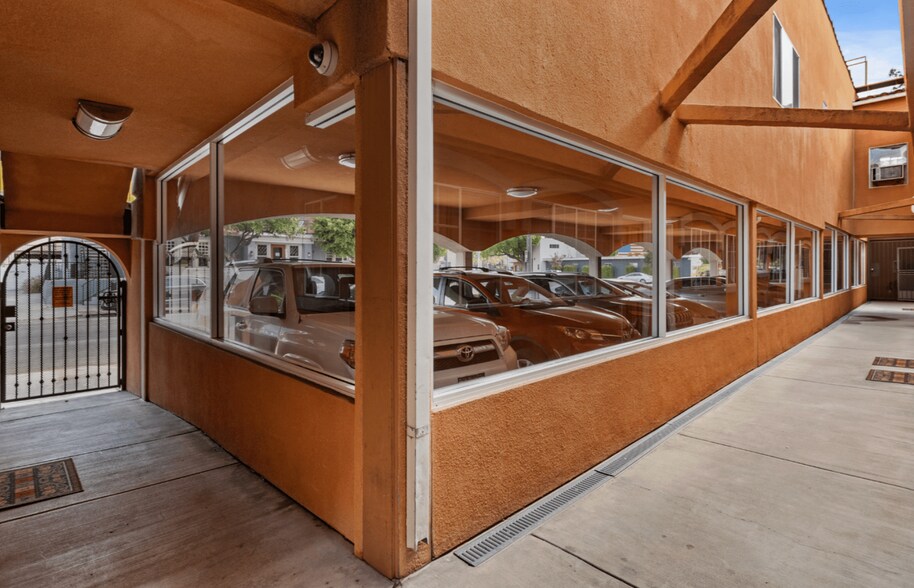 More Photos Of 1102 W 29th St, Los Angeles Apartments For Sale