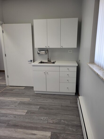 More Photos Of 601 W Central Rd, Mount Prospect Medical For Lease