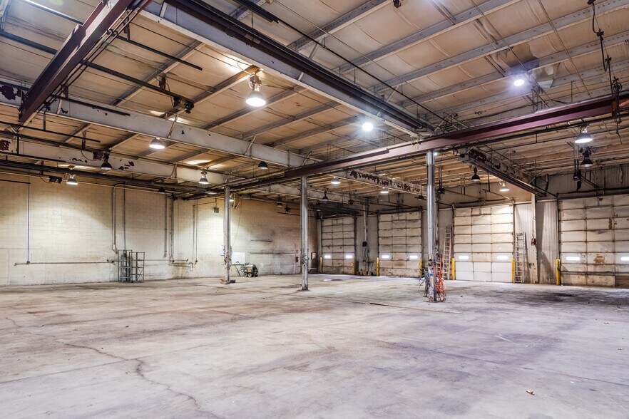 More Photos Of 106 Restoration Park Dr, Medway Service For Lease