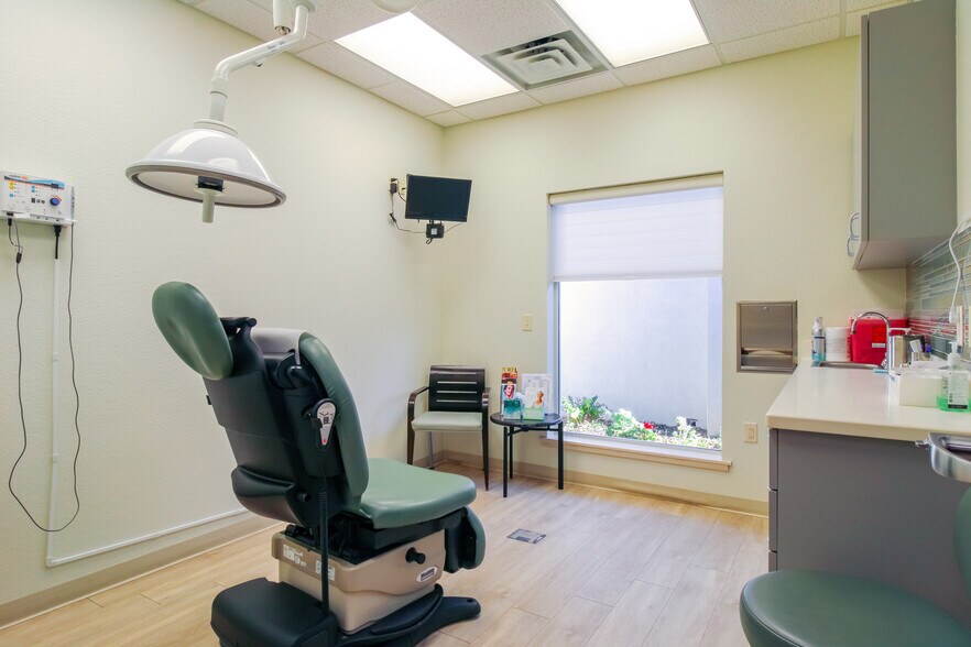 More Photos Of 4040 Medical Park Dr, Odessa Medical For Sale