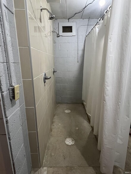 More Photos Of 1435 S Armstrong St, Kokomo Specialty For Sale