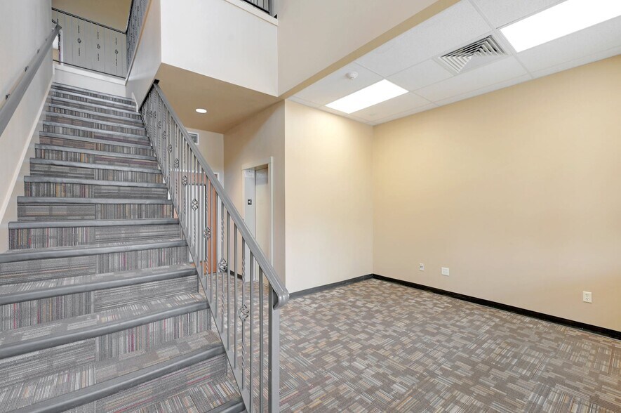 More Photos Of 333 US HWY 290 E, Dripping Springs Unknown For Lease