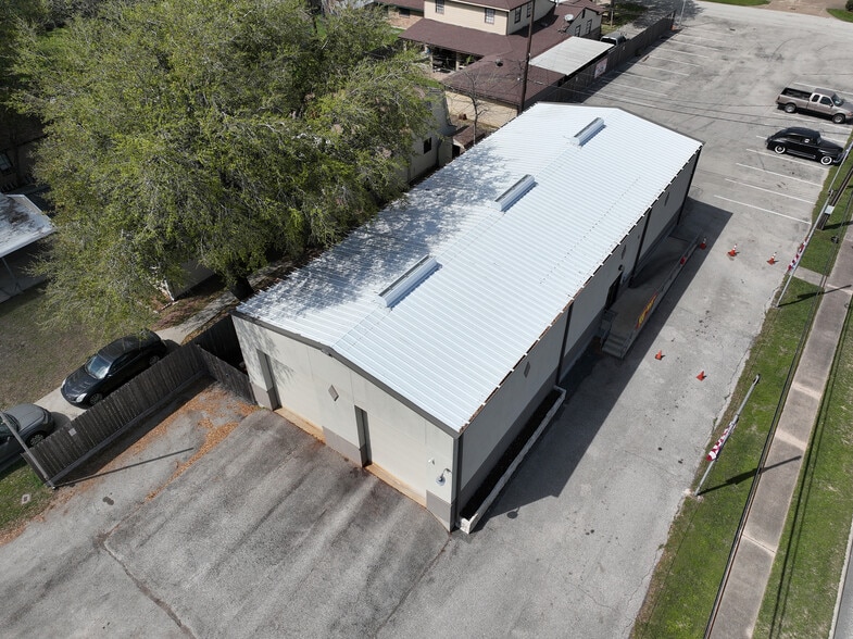 More Photos Of 4610 Center St, Deer Park Light Distribution For Sale