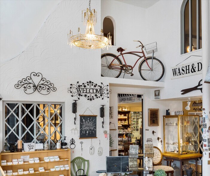 More Photos Of 619 Commercial Ave, Anacortes Storefront Retail Office For Sale