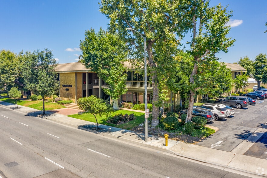 More Photos Of 17671 Irvine Blvd, Tustin Office For Lease