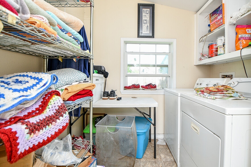 More Photos Of 2206 Hartwick Rd, Houston Contractor Storage Yard For Sale